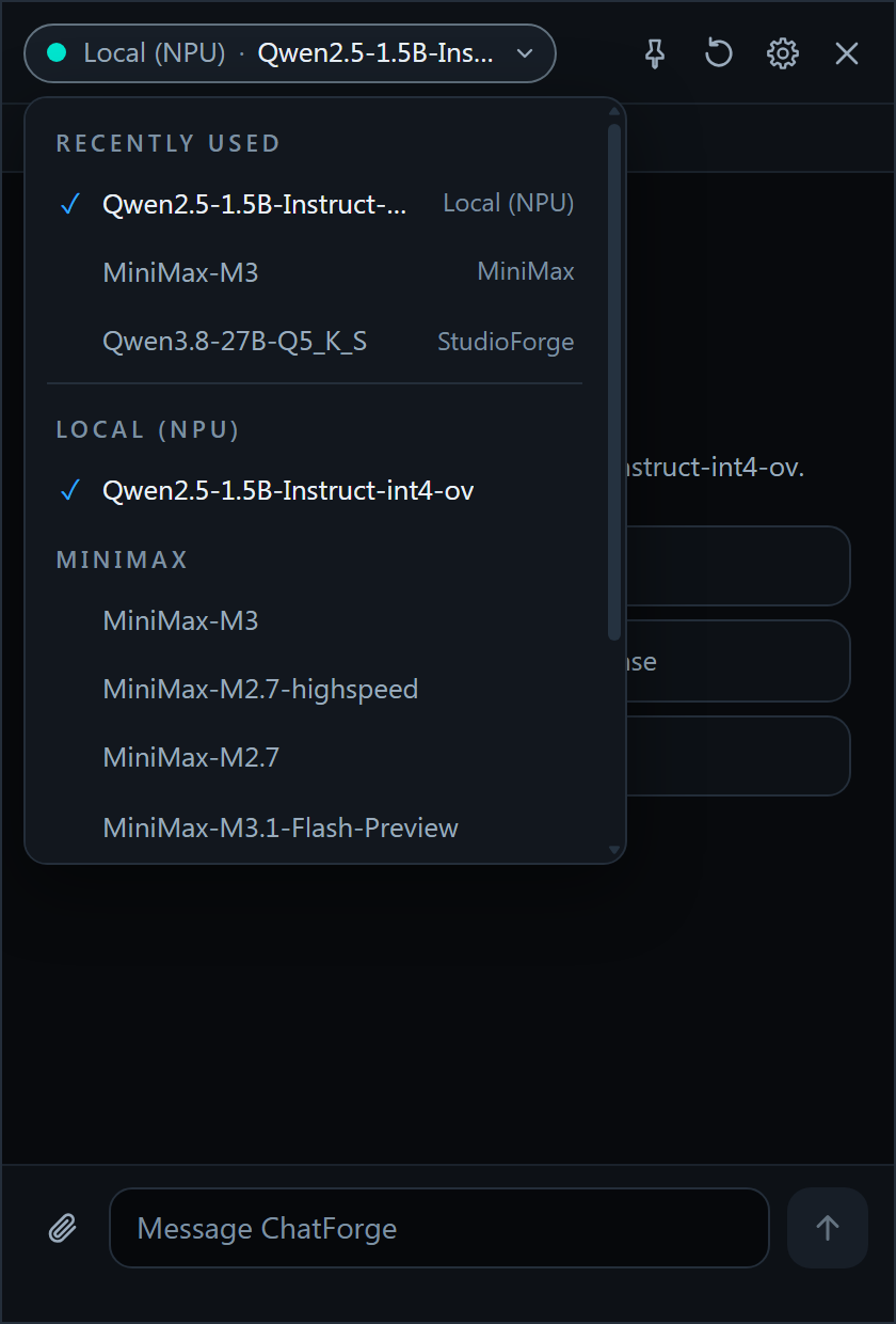 Geöffnetes Modellmenü neben einem leeren Chatfenster: Oben stehen die zuletzt genutzten Modelle, danach folgen Provider-Gruppen – „Local (NPU)“ und MiniMax; OpenAI sowie DeepSeek fehlen, da für sie keine Schlüssel gespeichert sind.